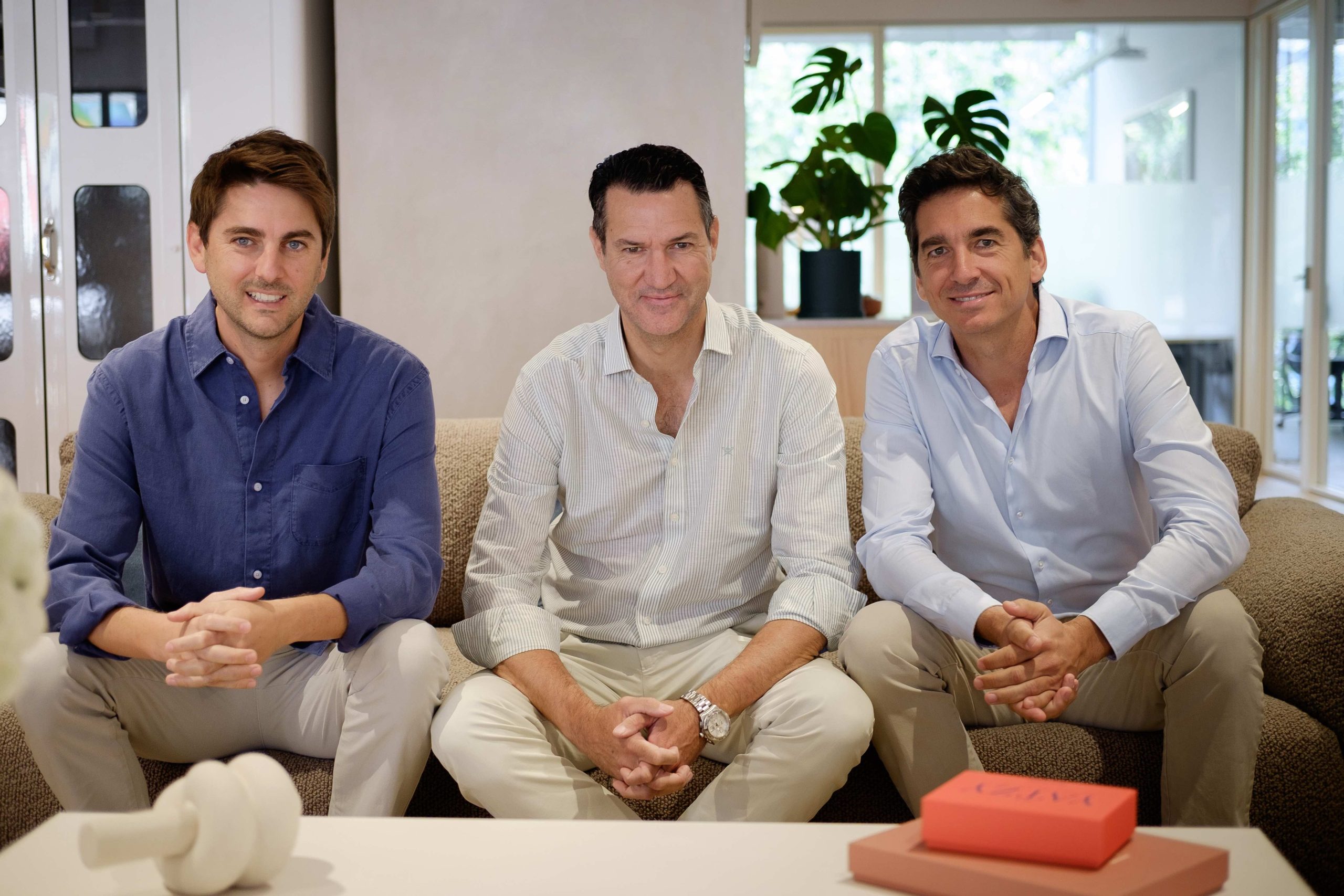 (L-R): Daniel Sillari (Co-Founder & Co-CEO, Golfmanager), Antonio Conde (CEO, SmartPanel), and Rafael Vera (Co-Founder & Co-CEO, Golfmanager