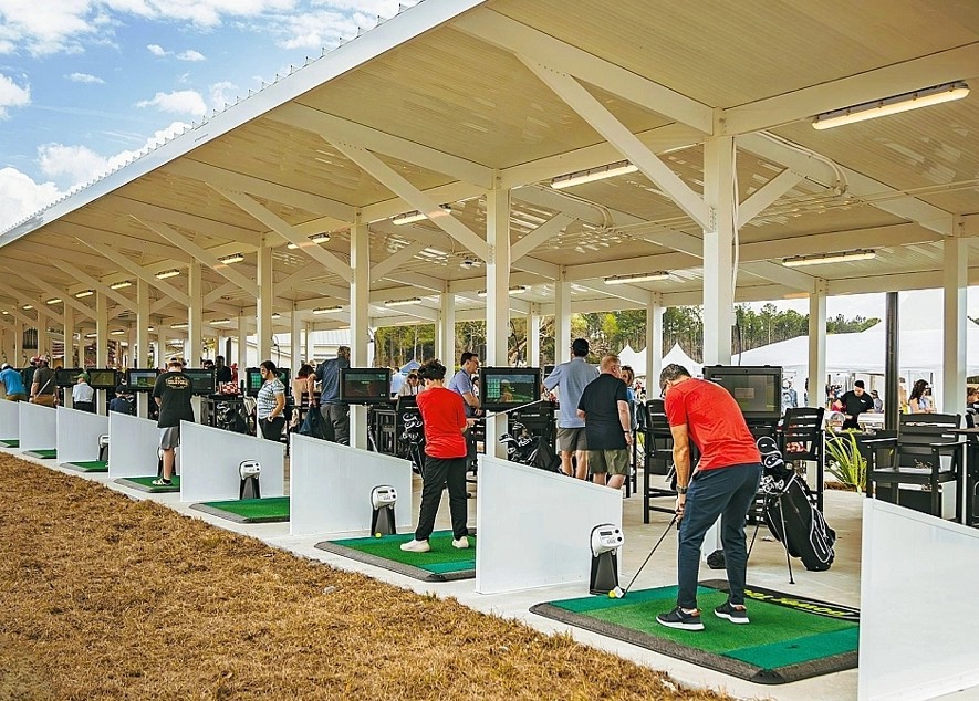 Pine Royale combines cutting-edge technology with a vibrant social atmosphere.