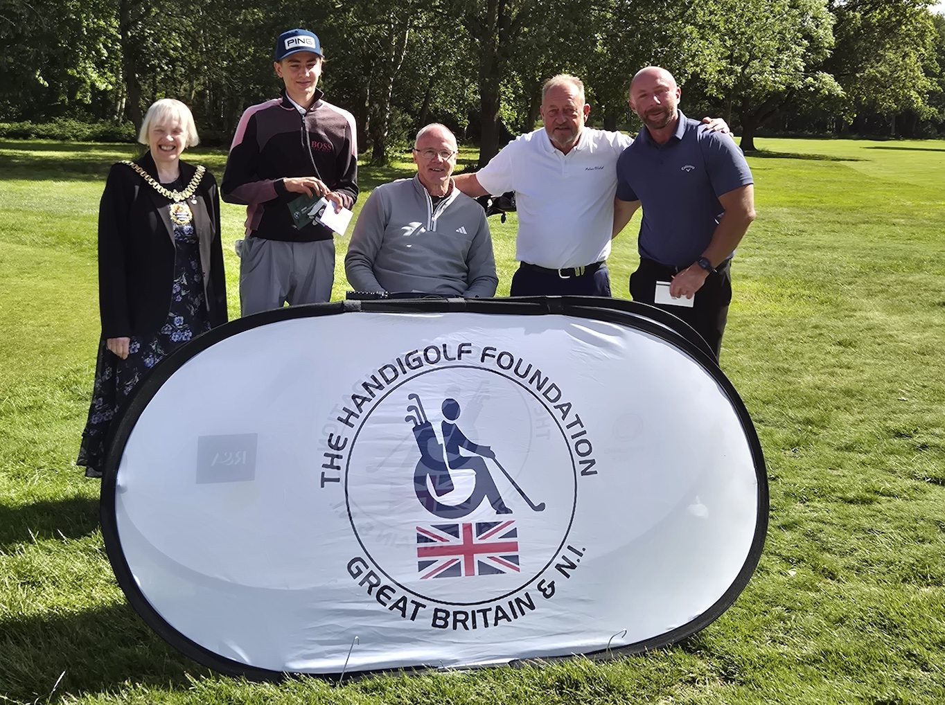 Handigolf Foundation Treasurer Greg Jackson (centre) with the Mayor of Newark (left) and team mates