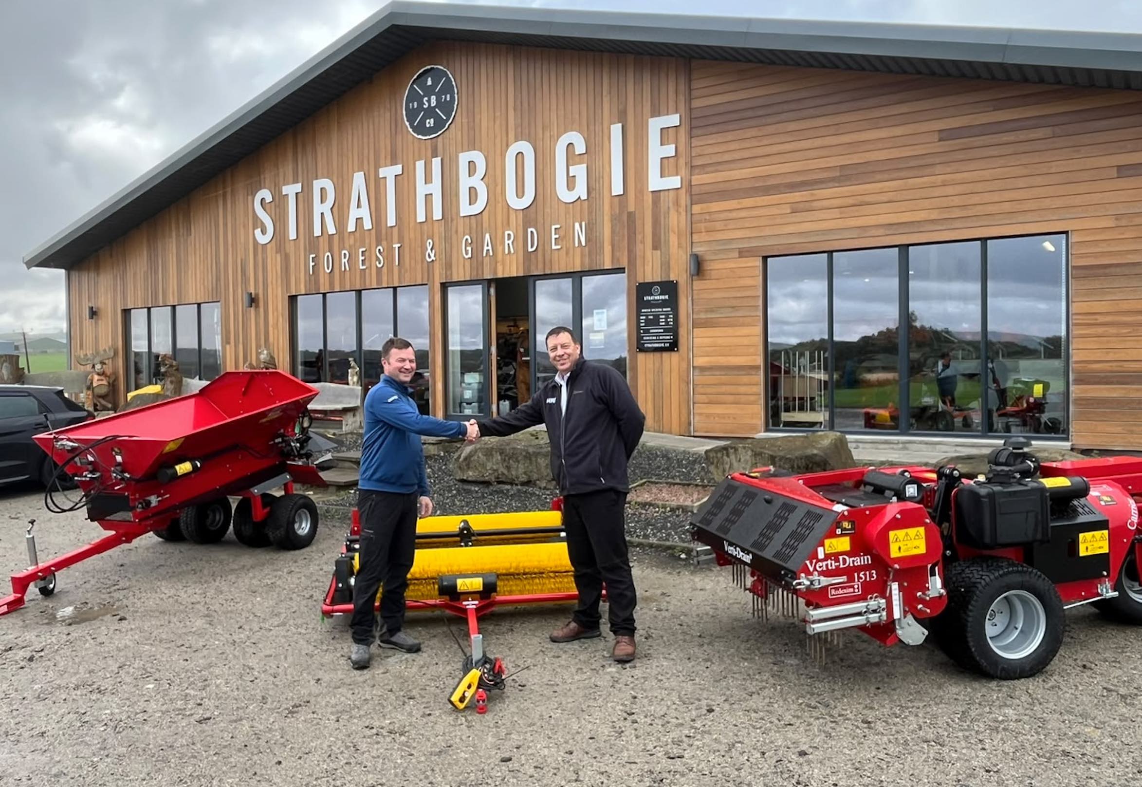 Strathbogie director Pete McArthur with HRN Group Groundcare Sales Director Wilson Morrison